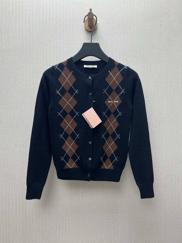 The new Miu Miu 25Ss diamond pattern adds a playful elegance to the exquisite c