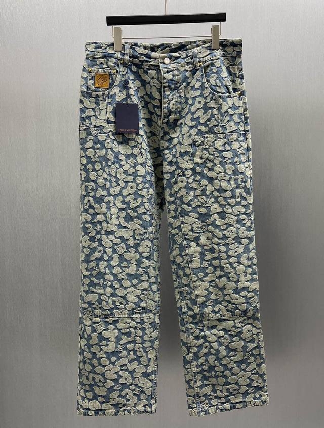Lu Leopard Print Jacquard Jeans Size: S-XL These washed cargo jeans are from the