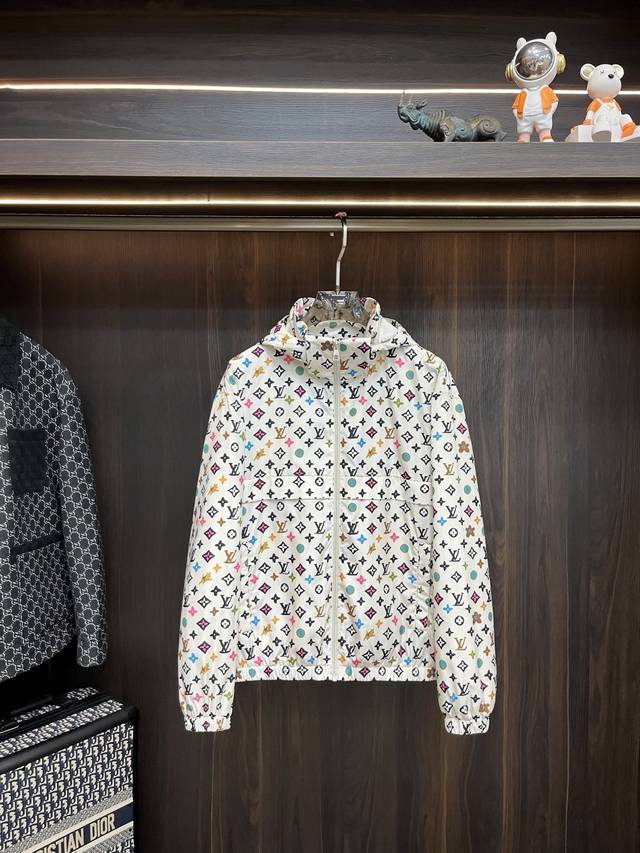 Featured item: Louis Vuitton hooded jacket, early autumn 2025Ss. A popular autu