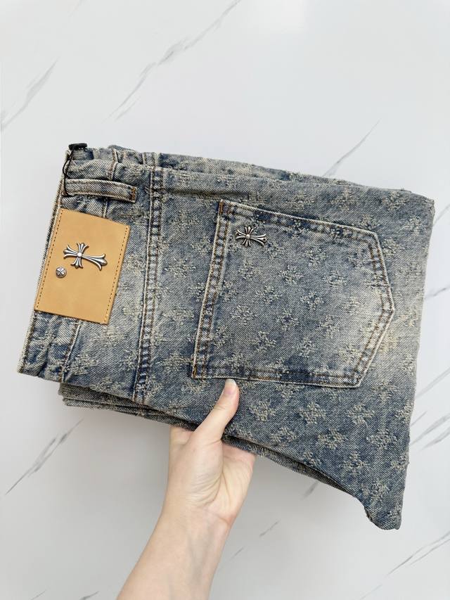 Available simultaneously at Chrome Hearts official website and stores. A top-qu