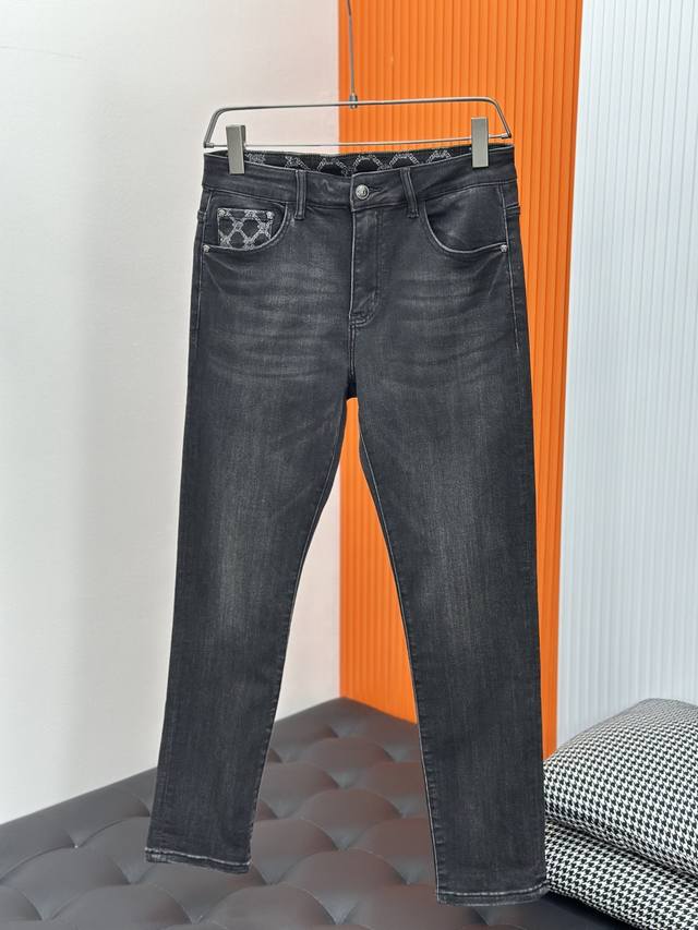 Versace Fall/Winter 2025S Newest Men's Jeans. High-quality product, stylish fit,