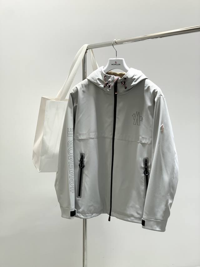 Moncler, 2025 Winter New Arrival, available in stores, original quality, fashion