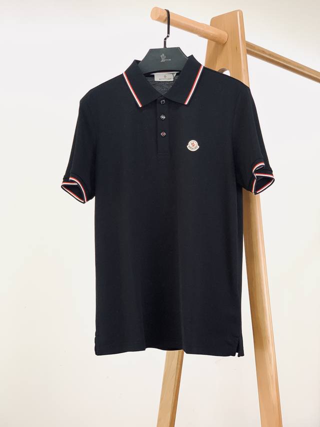 Moncler 2025 Spring/Summer New Arrival. Basic color-blocked trim polo shirt. Thi