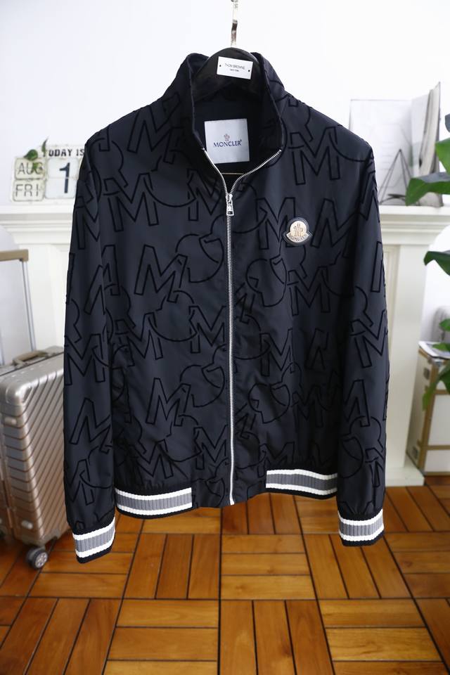 Monc*Er. 26 Early Autumn New Arrival Fashion Classic Zip-Up Jacket. Luxurious a