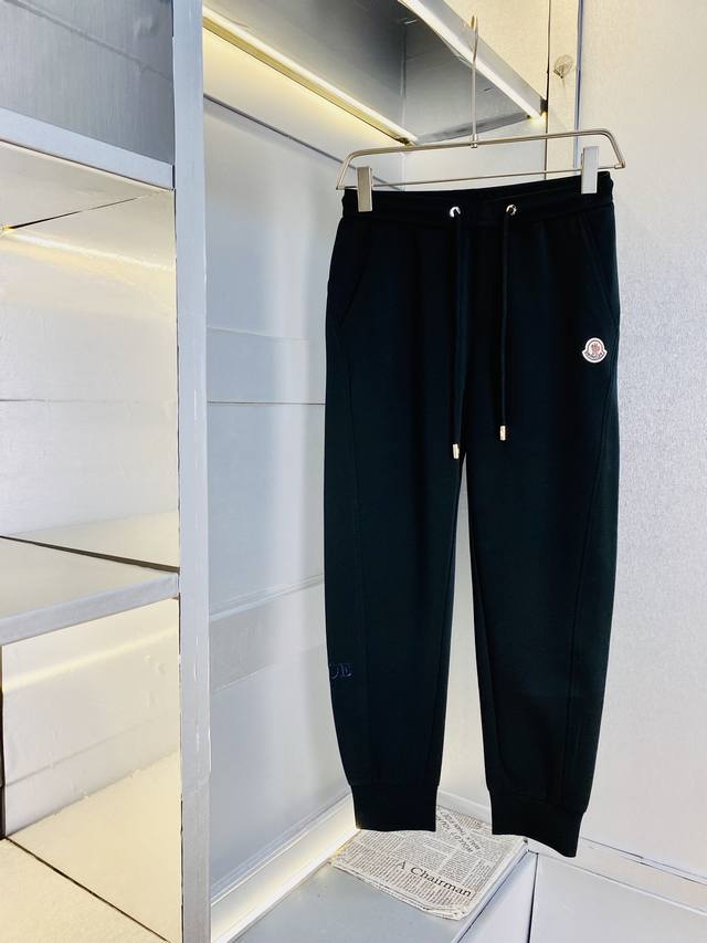 Official website original product, fits up to 220 lbs. Moncler simple and styli