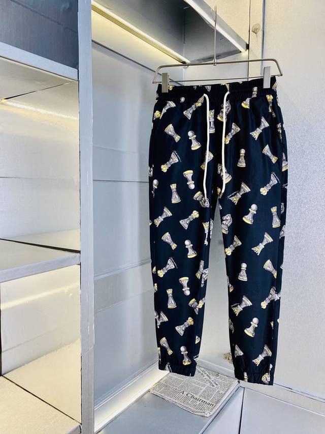 Official website original stock, fits up to 220 lbs. Hermes minimalist and styl