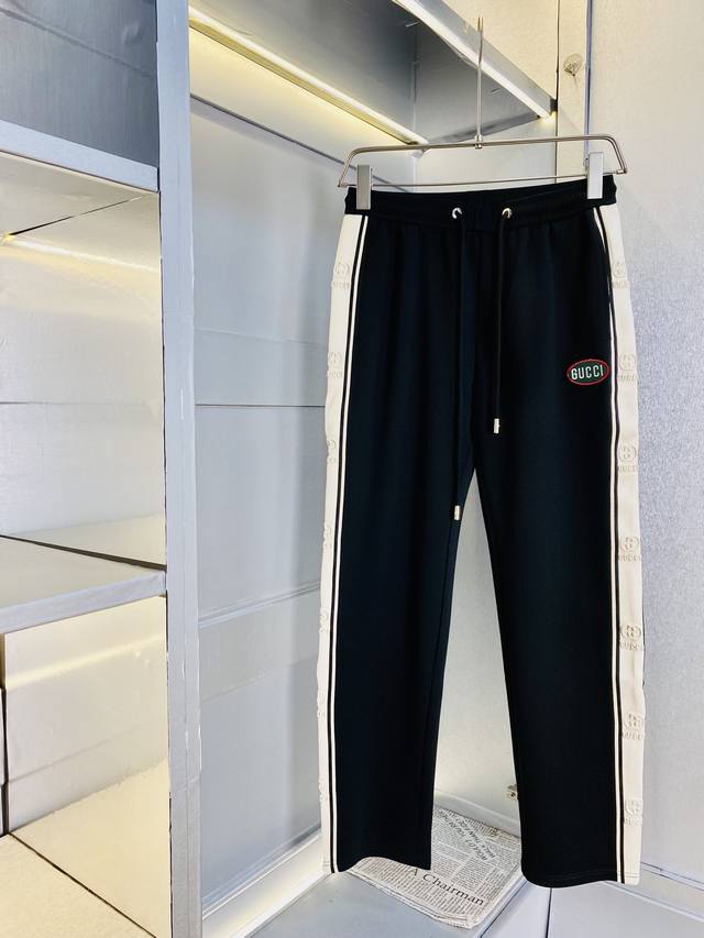 Official website original stock, fits up to 220 lbs. Gucci simple and stylish e