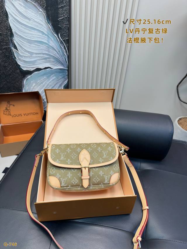 Full packaging Size 25.16Cm LV Diane baguette bag, retro green denim. The bague