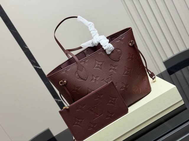 Comes with box Size: 32cm bottom * 28cm height Lv Neverfull Medium Shopping Bag