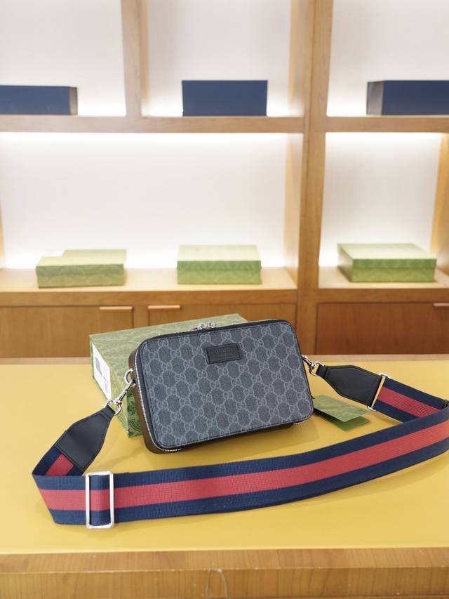Gucci official website synchronized high-quality crossbody shoulder bag. A timel