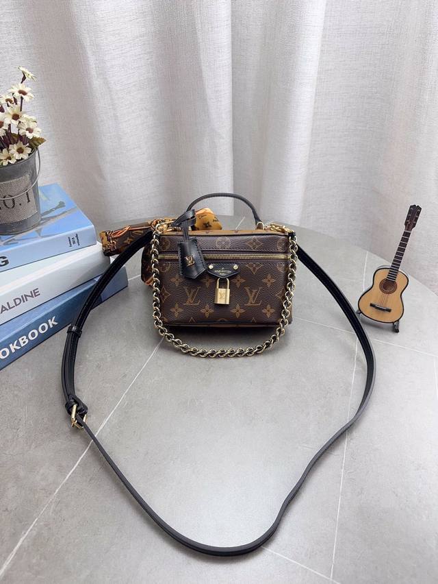 Comes with a folding airplane gift box.