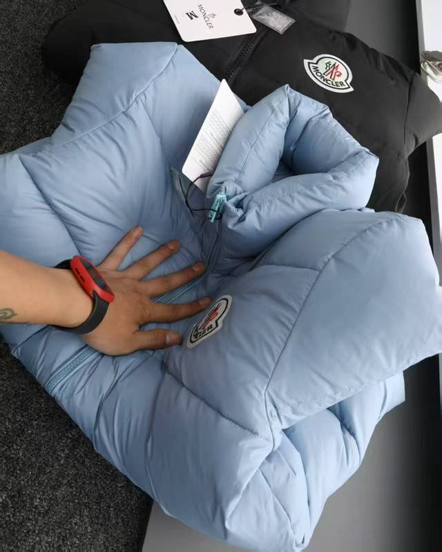 Comes with the same canvas tote bag as in the boutique. Returns or loss will be