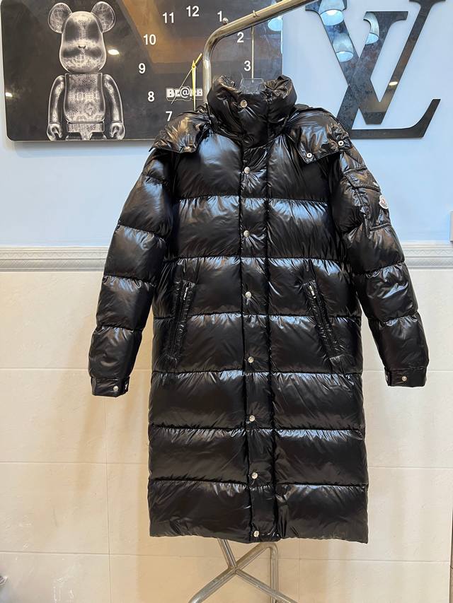 Style No. 930 Moncler Thick Fleece Long Puffer Jacket This down jacket is incre