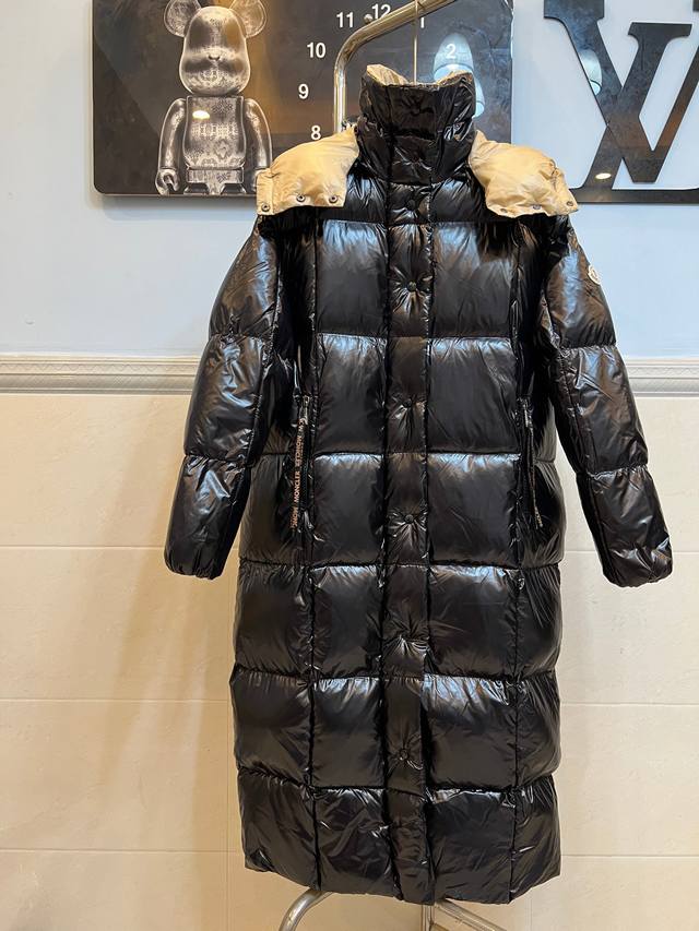 Style No. 929 Moncler Thick Fleece Long Puffer Jacket This down jacket is incre