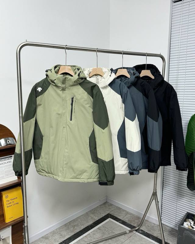New Arrival! Descente 3D Silicone Printed Outdoor Four-Color Patchwork Softshel