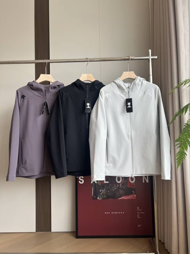 Every man needs a softshell jacket, a multi-functional windbreaker!!! The top c