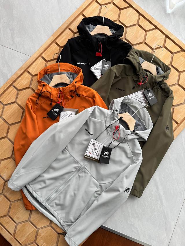 Mammut Autumn/Winter Hooded Softshell Jacket: One jacket for all seasons, freely