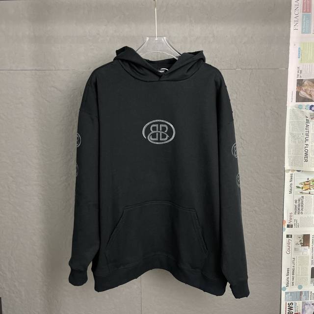 A81 High Quality - Balenci*Ga Paris Hoodie is another hot item this year. We pur