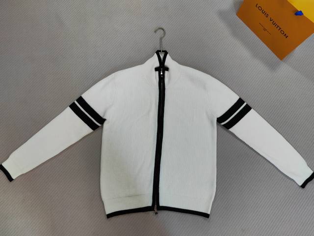 Tb-Tom Lang Autumn/Winter Zippered Wool Coat. This heavy-duty sweater is made fr