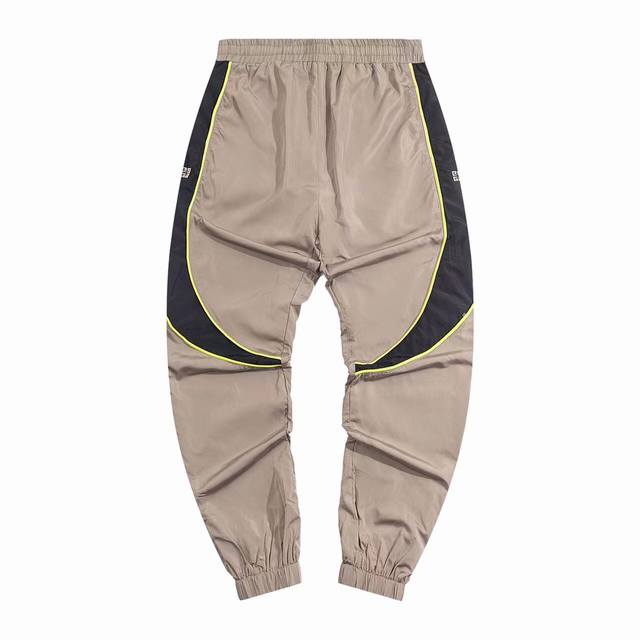 Gvc23 Tracksuit Pants - A stylish design, this tracksuit features a few trendy s