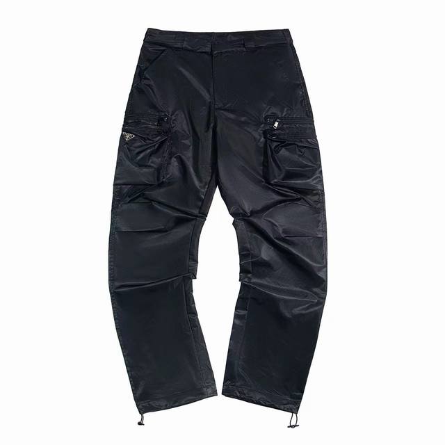 Prada 24Ss Spring/Summer New Multi-Pocket Cargo Pants. This minimalist jacket i