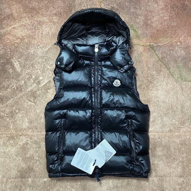 Moncler High-Version Hooded Down Vest ( ) - A super popular and trendy item, fea