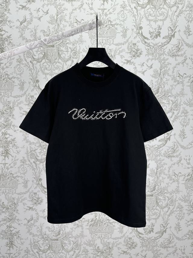 Louis Vuitton 25Ss New Decorative Short-Sleeve T-Shirt. This T-shirt is a must-