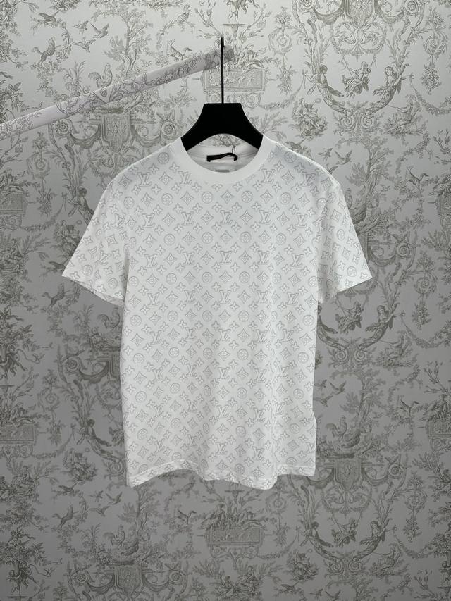 L'Vuitton 25Ss New Monogram Short-Sleeve T-Shirt. This T-shirt features an all-o