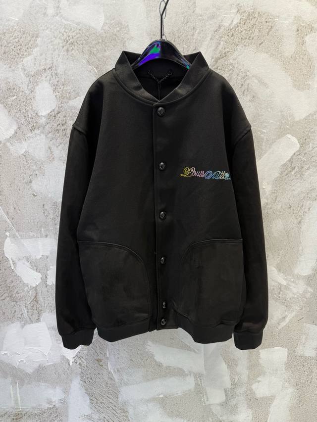 LV25Fw Runway Gradient Embroidered Relief Baseball Jacket . The gradient hot-fi