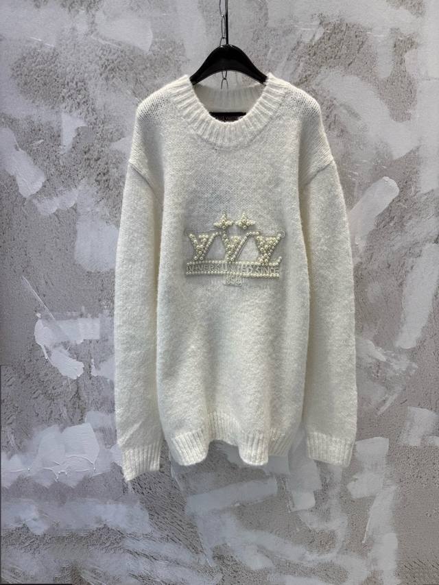 LV25Fw Autumn/Winter New Pearl Logo Knit Sweater. Made of soft and comfortable w