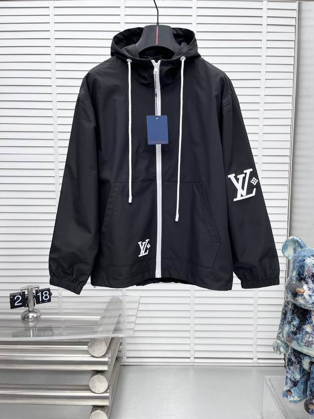 LV* 2025 Autumn/Winter New Men's Jacket, complete with all three labels, high-en