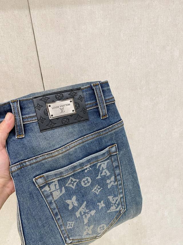 Lv 2025 Autumn/Winter Men's Washed Slim Leg Jeans! High-quality goods from a tra