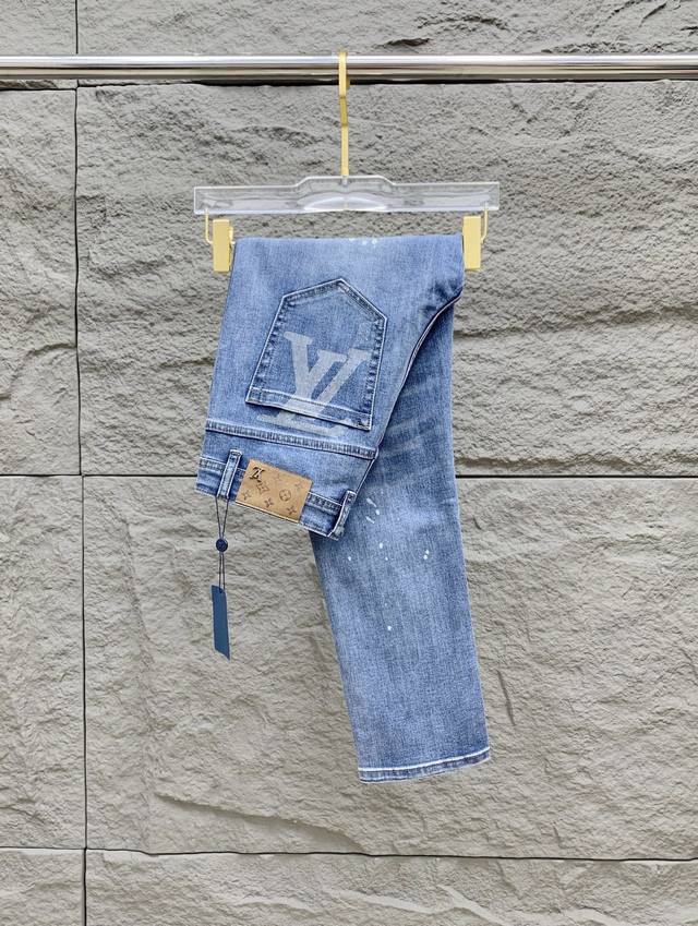 Lv Men's Denim Jeans, officially announced in the catalog and posters! Made with