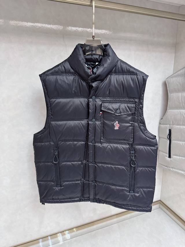 Moncler Reflective Down Vest Fabric Selection: uses ultra-fine nylon yarn woven