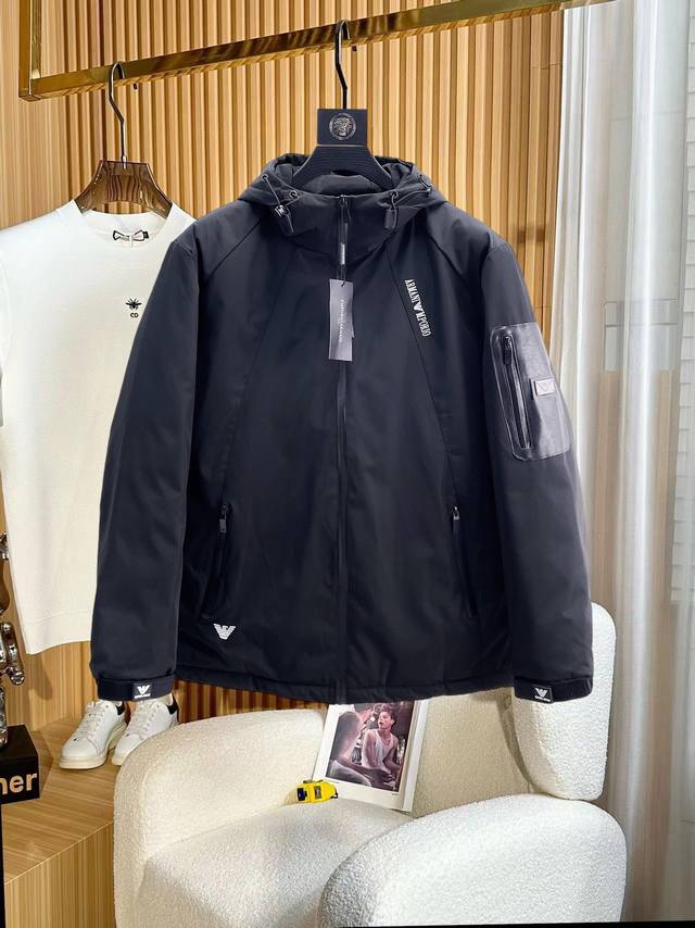 Armani official website autumn/winter new down jacket. This jacket is touted as
