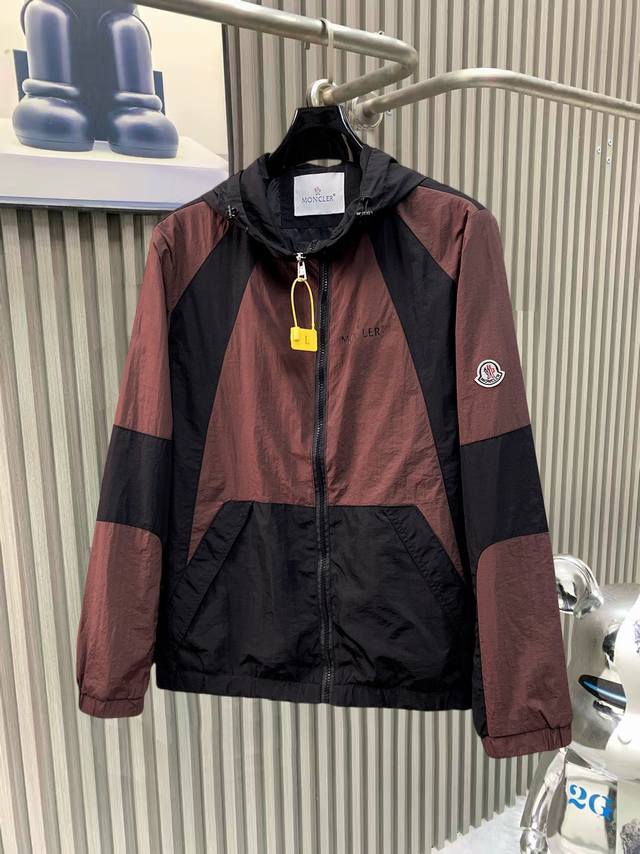 Same style as Moncler's official website, complete with all three tags, early r