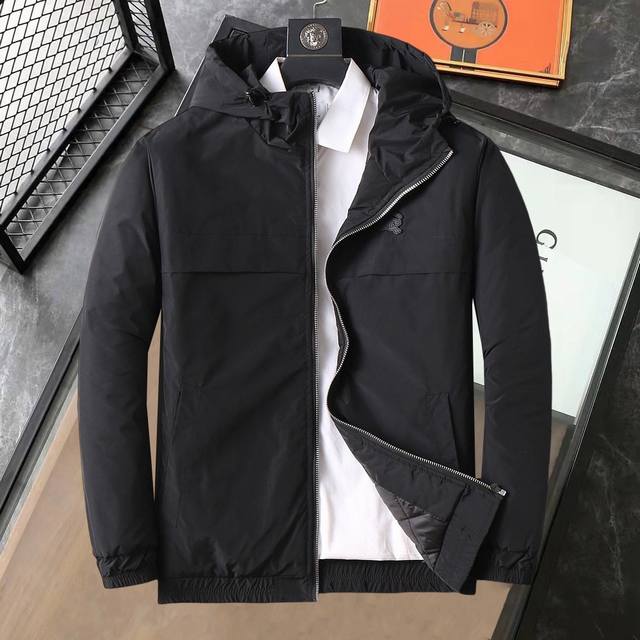 Burberry 2025 Winter New Down Cotton Jacket with All Three Labels. A runway new