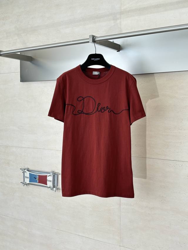 Dio* Dior 2026 Spring New Satin Badge Crew Neck Short Sleeve T-Shirt The main bo