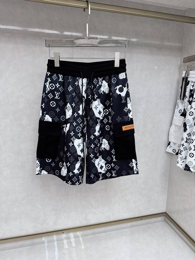 Lv Complete with all three labels, 2025 Summer New Men's Casual Shorts. High-end