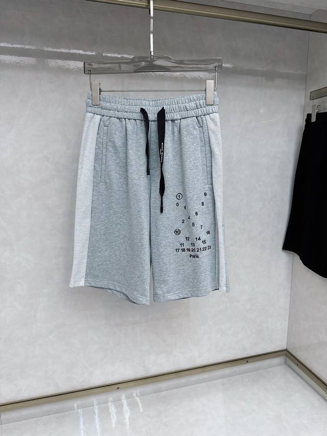 Margiela 2025 Summer New Men's Casual Shorts, all three labels complete. Made w