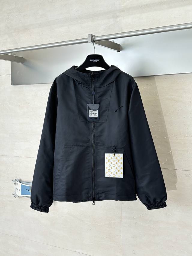 LV Louis Fw23 Monogram Nylon Reversible Windproof Jacket The front fabric is mad