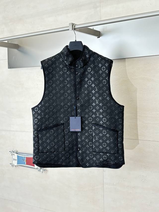 LV Louis Vuitton 25Fw New Monogram Quilted Reversible Vest This reversible vest