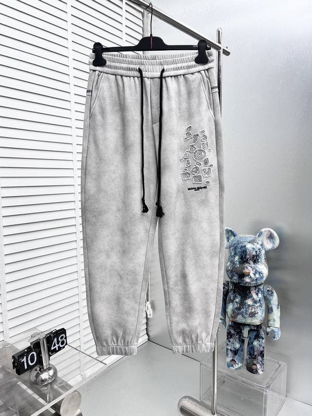 Mm6* Margiela 2025 Autumn/Winter New Casual Pants! Available simultaneously on t
