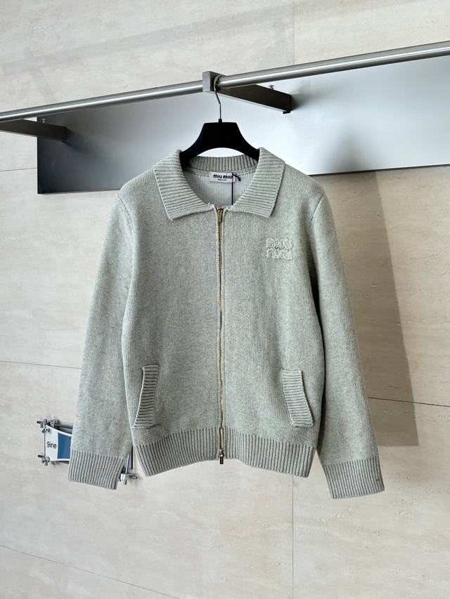 Miu Mi* Miu Miu 25Fw Wool Zipper Sweater The main fabric is a blend of high-qual