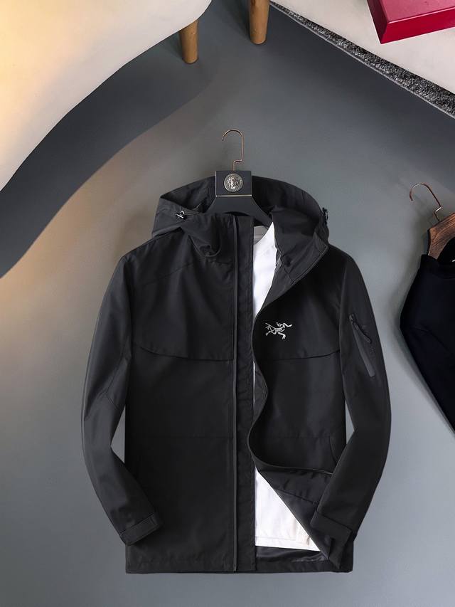 Same style as Arc'teryx official website, complete with all three tags, early r