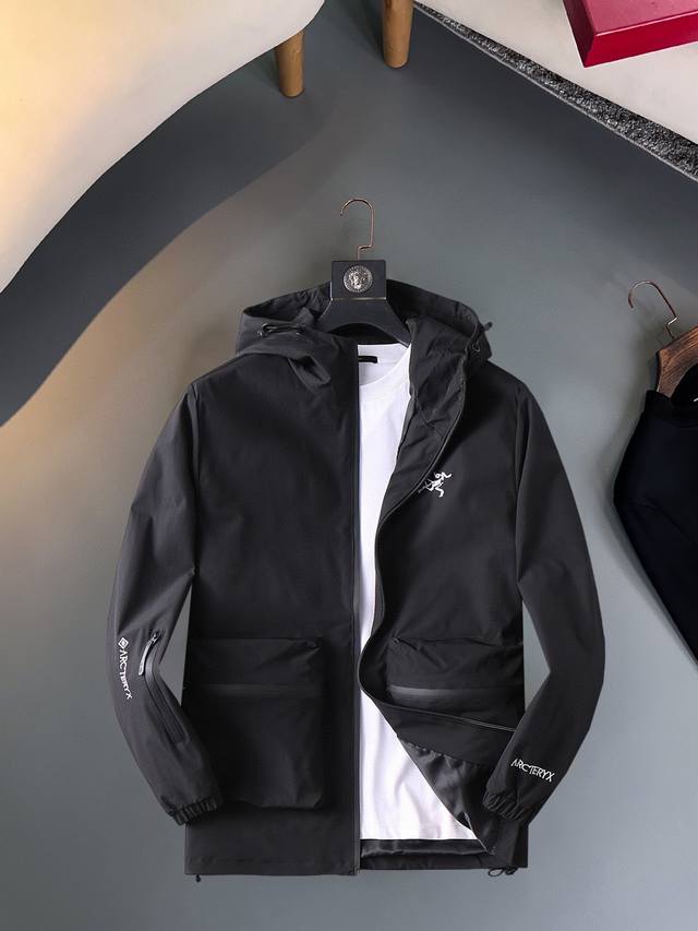 Same style as Arc'teryx official website, complete with all three tags, early r