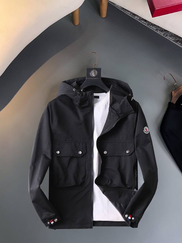 Same style as Moncler's official website, complete with all three tags, early r