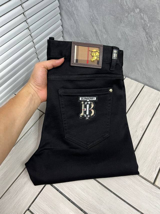 Burberry. 2025 Fall/Winter high-fashion feel, ultra-soft denim fabric, light was