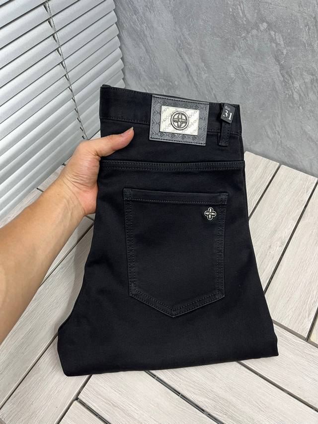 Lv. 2025 Autumn/Winter high-fashion style, ultra-soft denim fabric, light-wash j