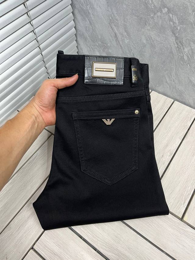 Ama''. 2025 Autumn/Winter high-fashion feel, ultra-soft denim fabric, light-wash